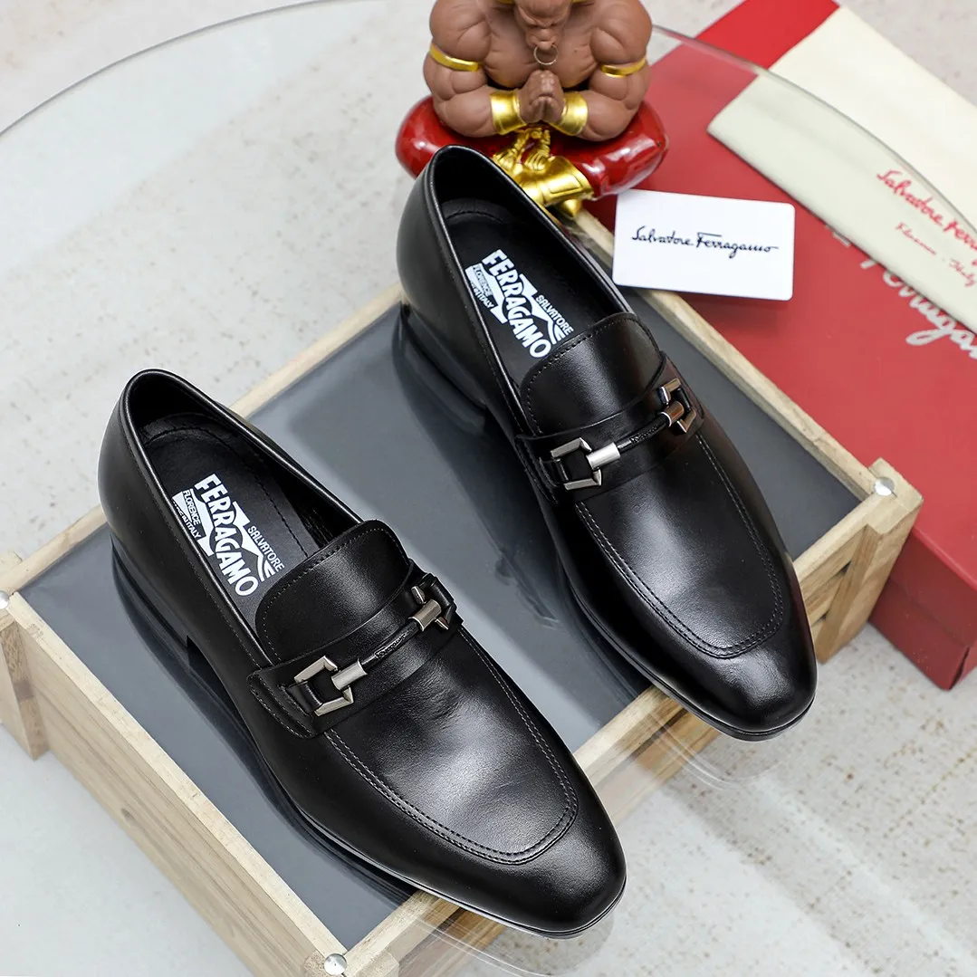 Men's shoes 💰460 🔥Ferragamo's new men's casual slip-on shoes🇨🇳Official website original 1:1 mold, original quality💯Fine workmanship, high-end luxury☘The upper is made of imported Italian first-layer cowhide🌴Luxurious water dyeing🐂Leather lining🍓Rubber wear-resistant and non-slip outsole, breathable and comfortable to wear🍍The first choice for high-grade men, 5 colors available! Code number 38-44 (45.46. Customized)
